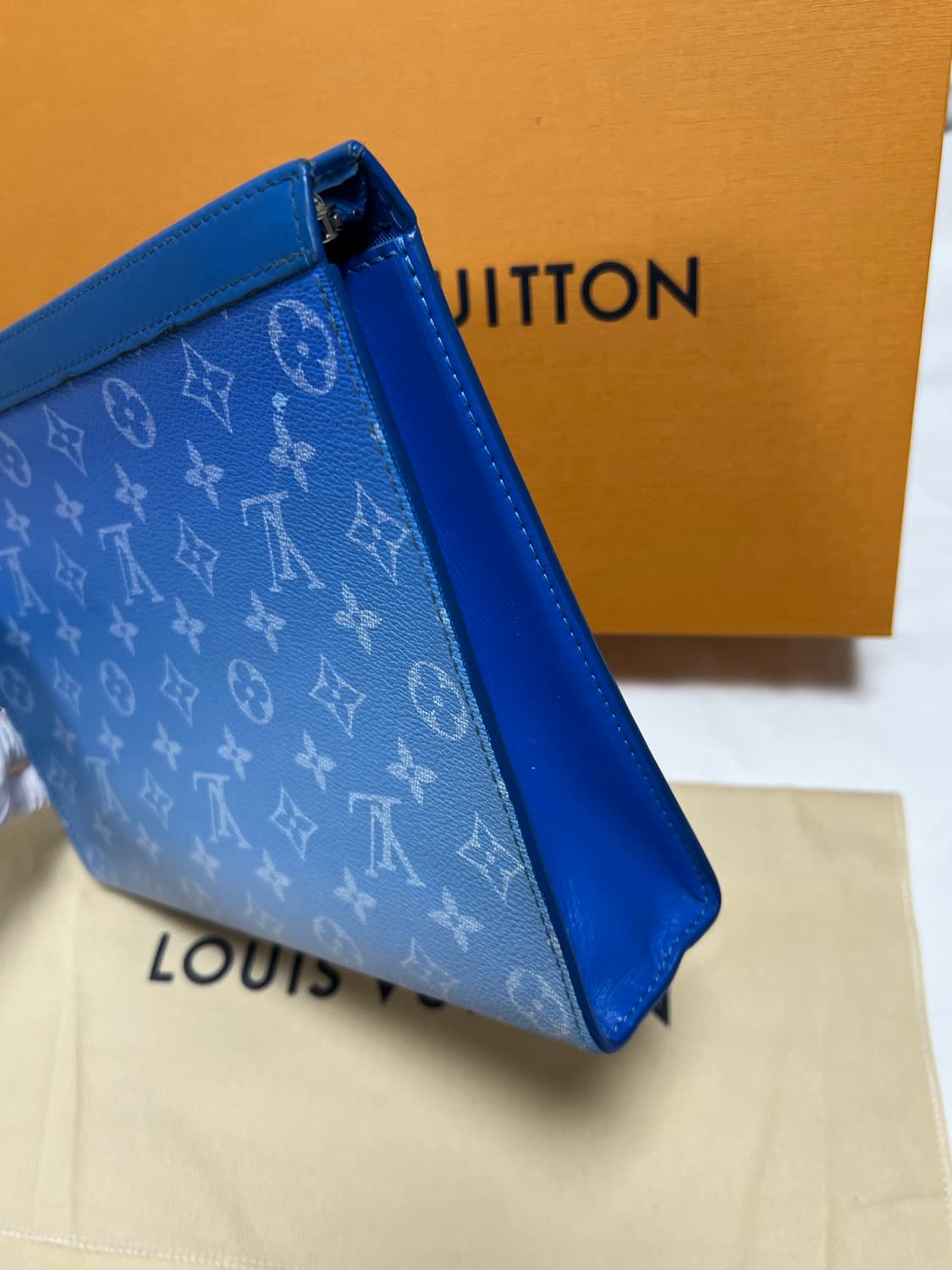 [정품] 루이비통 클라우드 포쉐트 보야주 클러치 상품이미지6