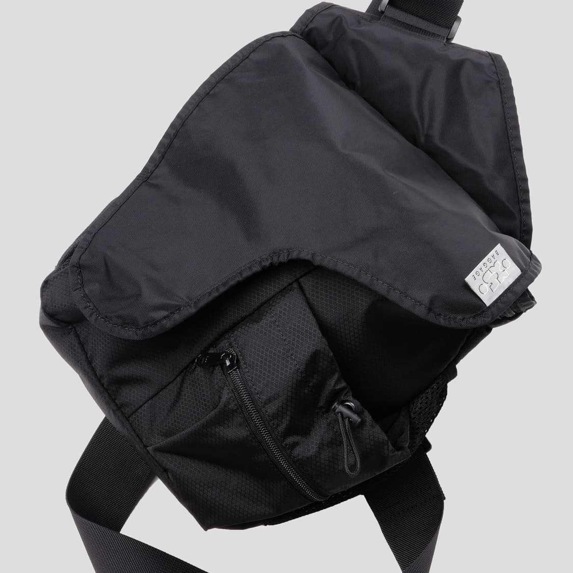 빔즈 x XS BAGGAGE 바디백 상품이미지3