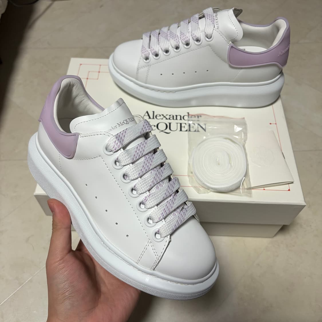 새상품(225)알렉산더맥퀸 오버솔 스니커즈 라일락 상품이미지1