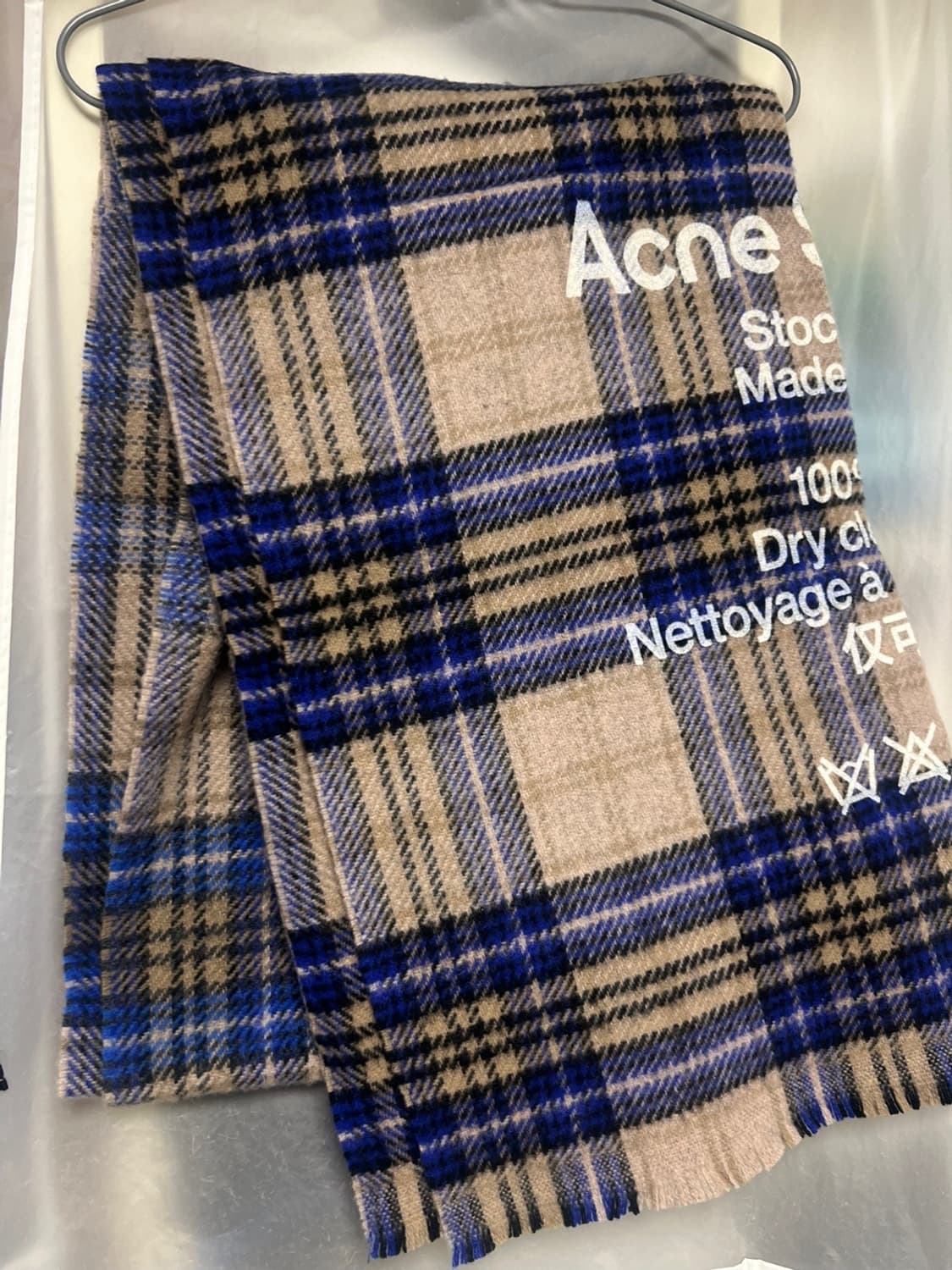 아크네 스튜디오 캐시어 체크 머플러 블루 베이지 상품이미지3