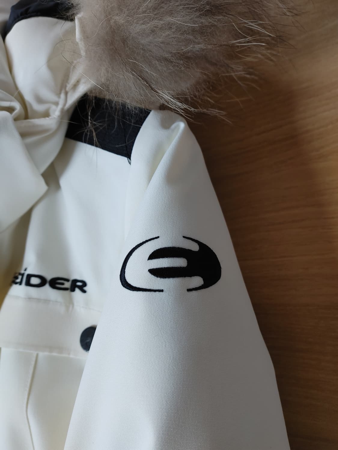 EiDER 아이더 여성 아이보리 거위털 후드 패딩 상품이미지4