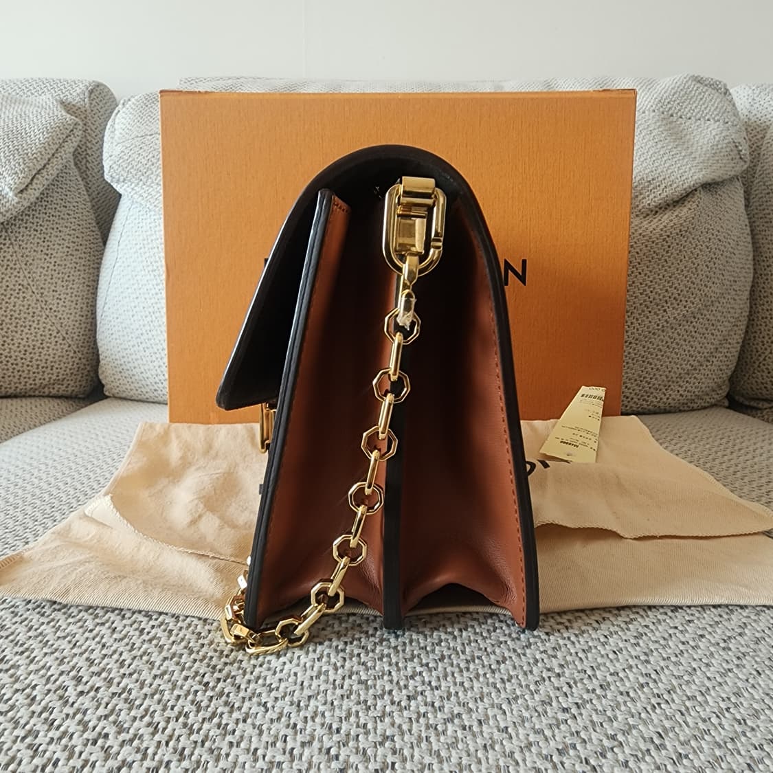 상태최상 루이비통 도핀 MM 모노그램 리버스 캔버스 숄더 크로스백 상품이미지5