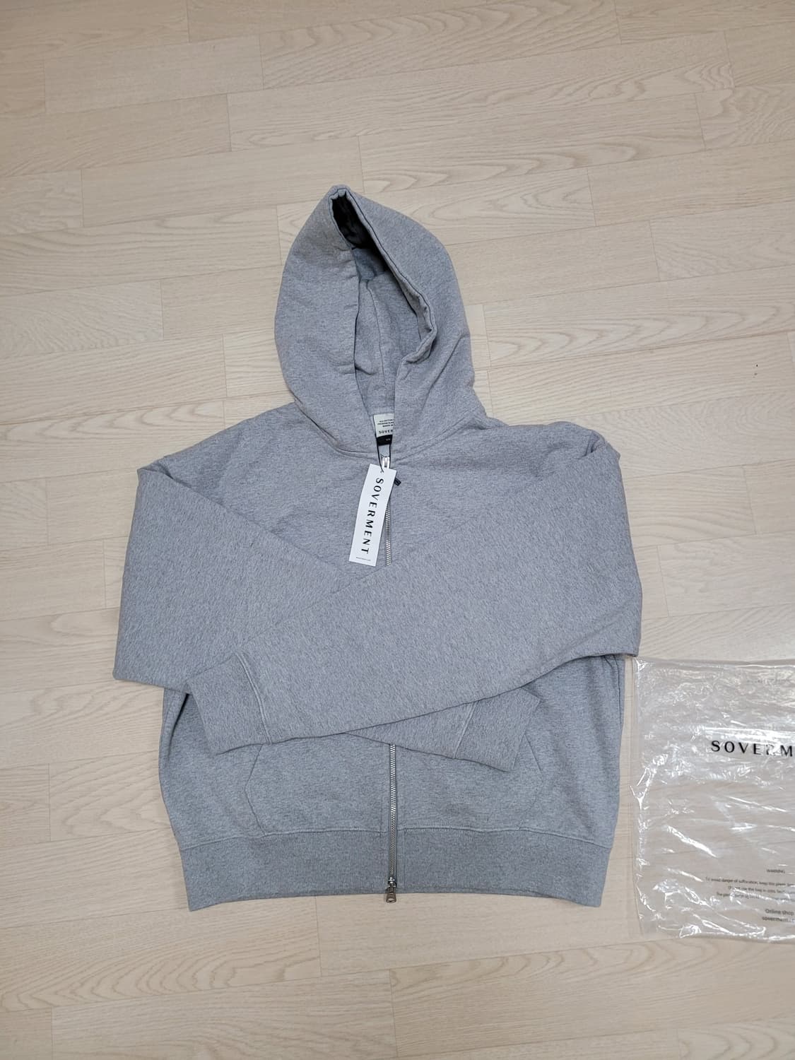 소버먼트 780G 크롭 후드 집업 그레이 M 새상품 상품이미지1