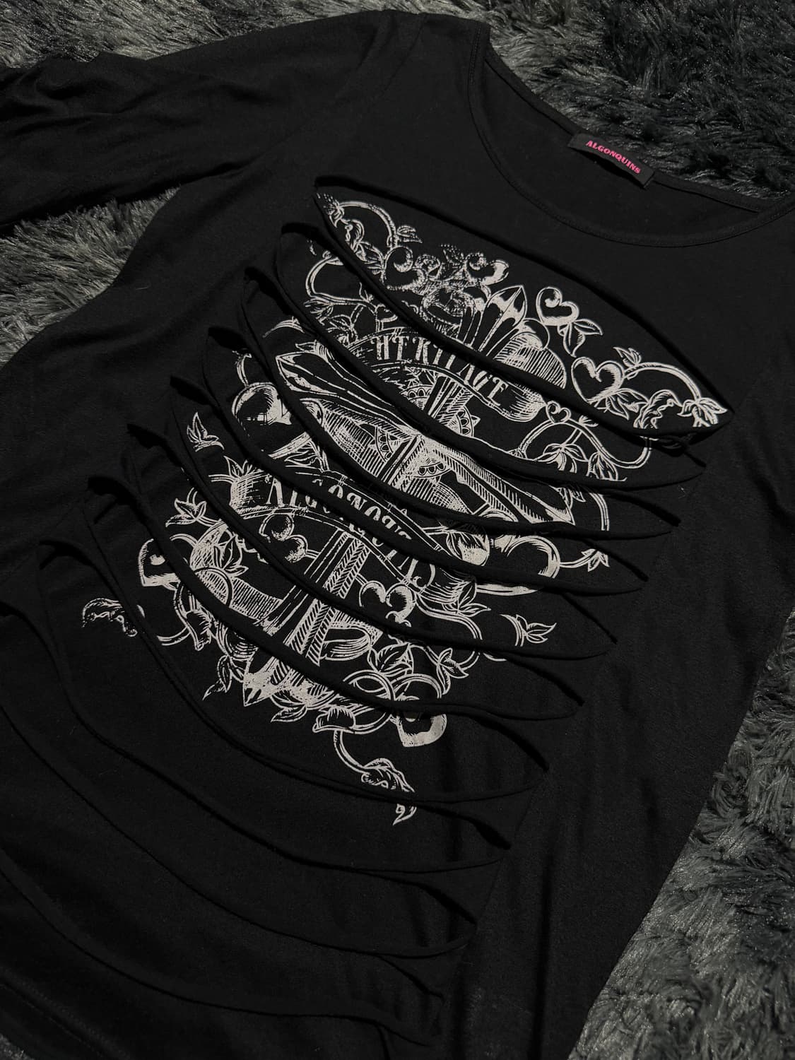 algonquins 앞판 절개&크로스 레터링 반팔 상품이미지3