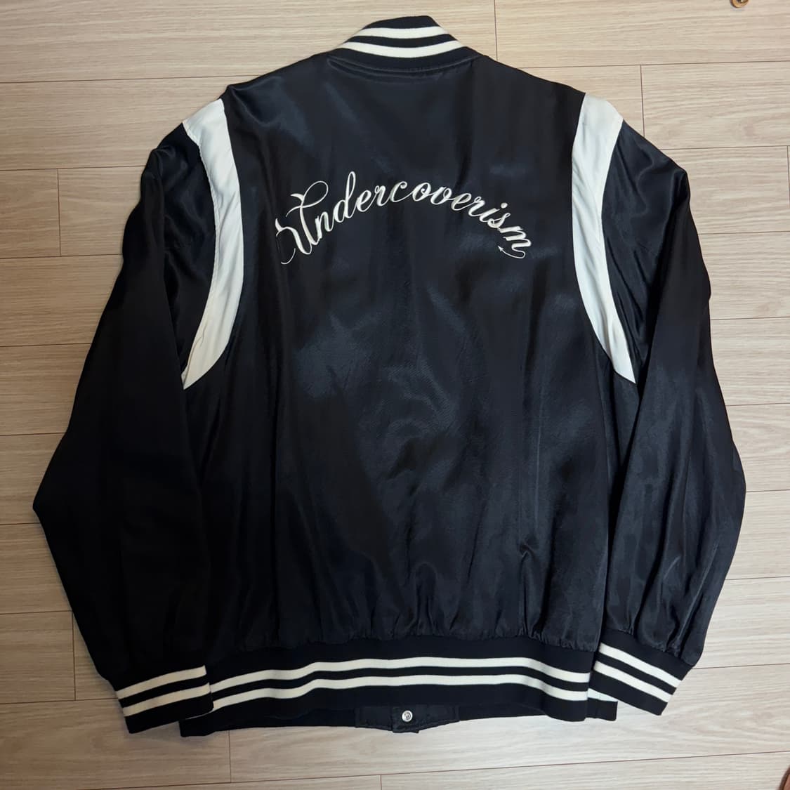 언더커버 22시즌 사틴 봄버 바시티 자켓 5 상품이미지3