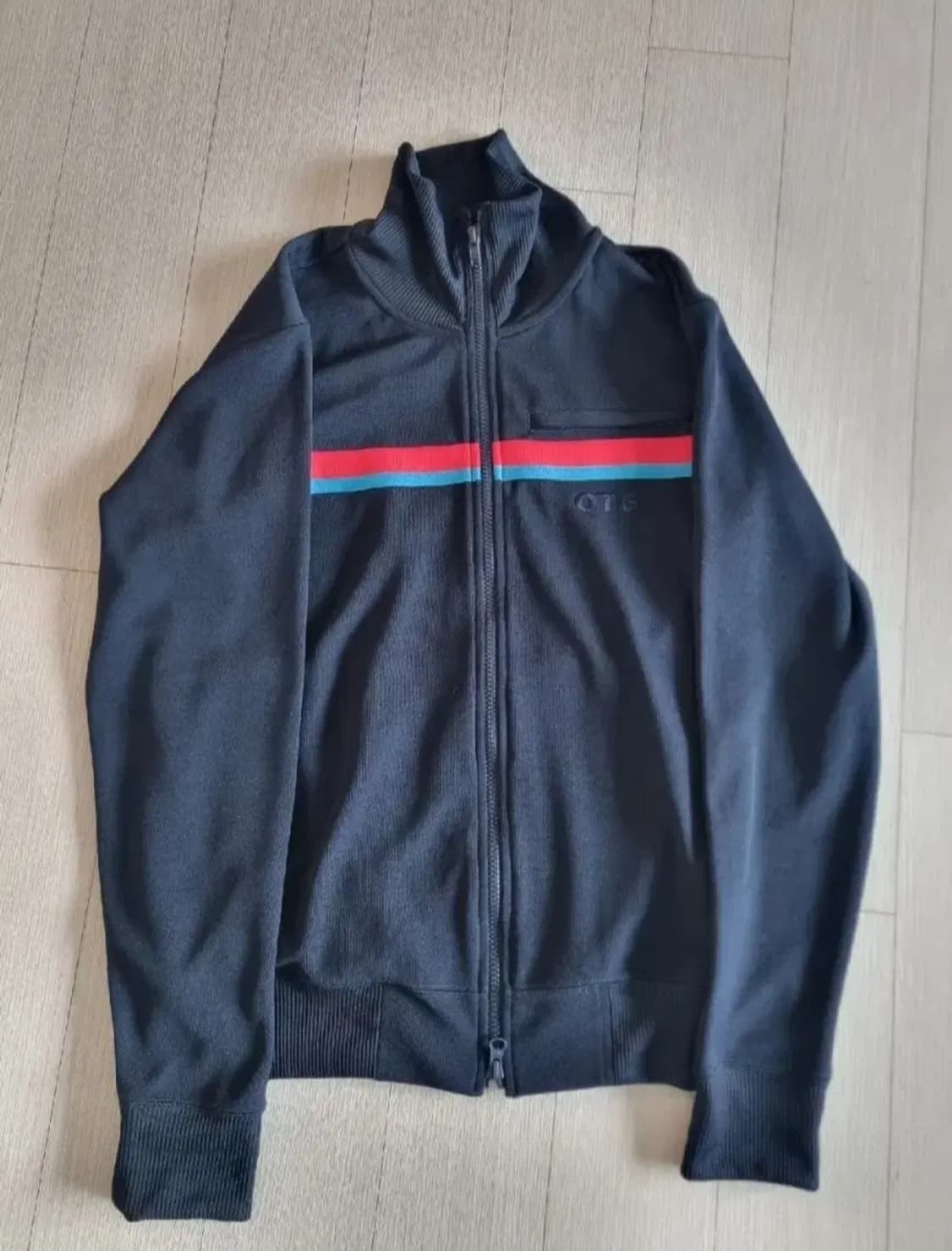 오니츠카타이거 네이비 집업 상품이미지1