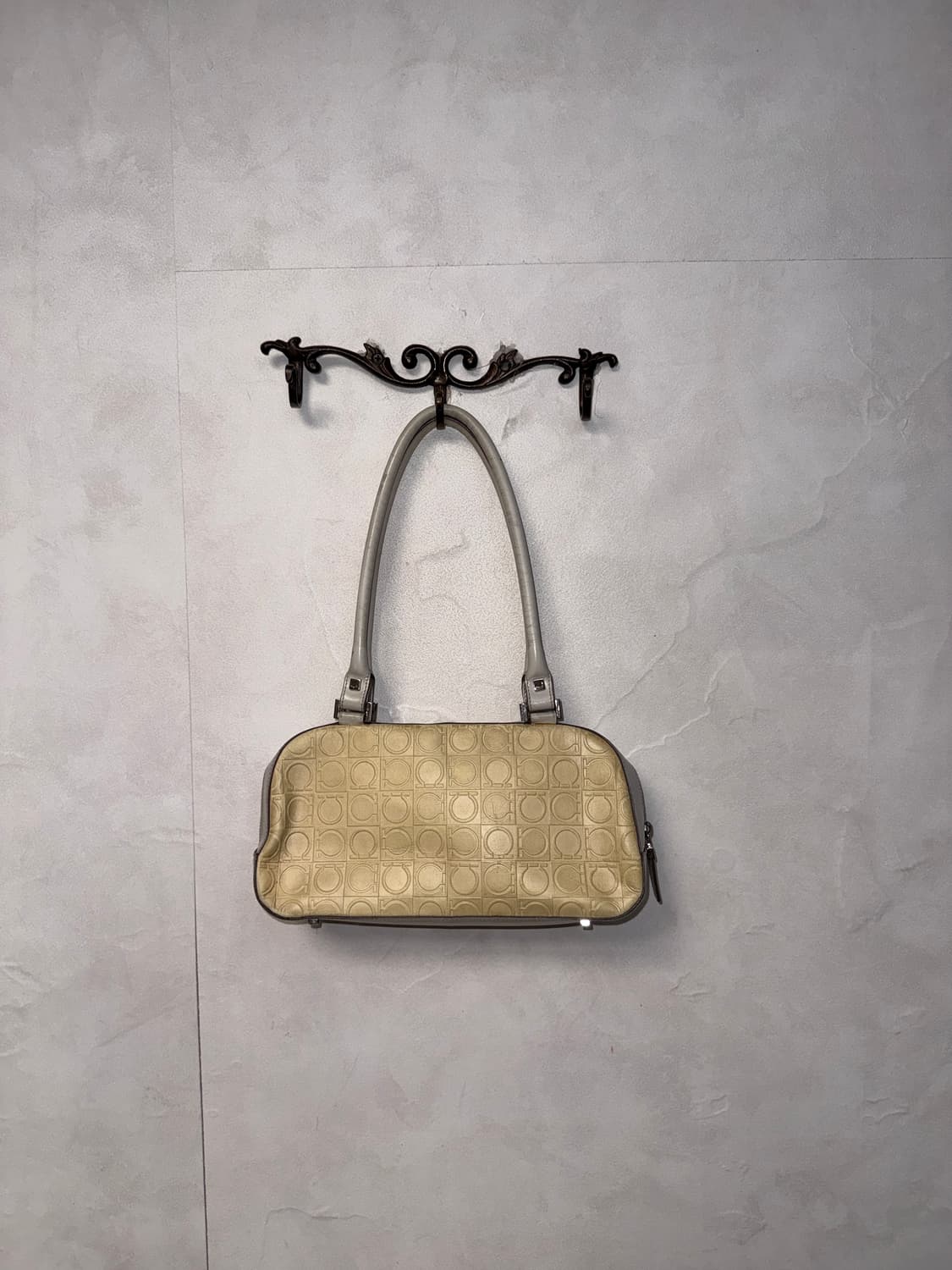 Salvatore Ferragamo ivory gancini 숄더백 상품이미지7