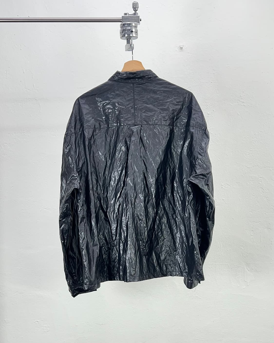 인템포무드 블랙 링클 디포머 아웃핏 셔츠 상품이미지6