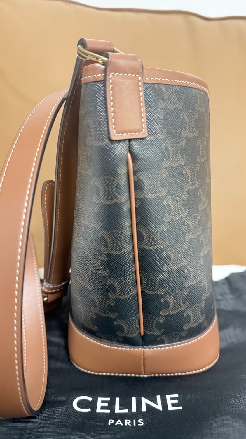 셀린느 트리옹프 스몰 버킷백 상품이미지2