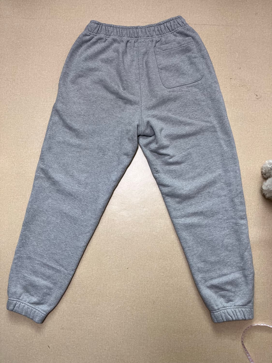 더뮤지엄비지터 핸드 페인트 조거팬츠 상품이미지2