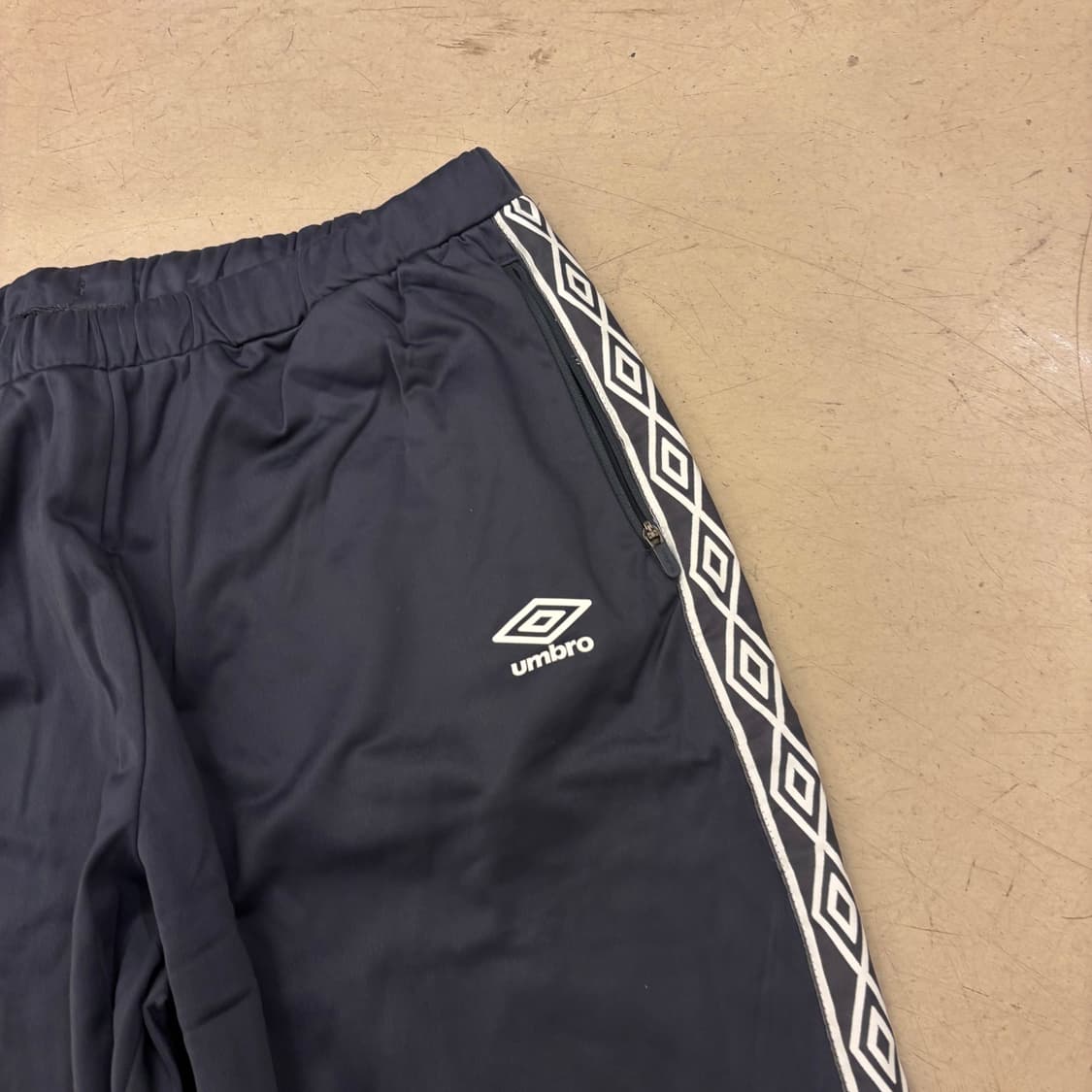 엄브로 사이드라인 트랙 팬츠 상품이미지2