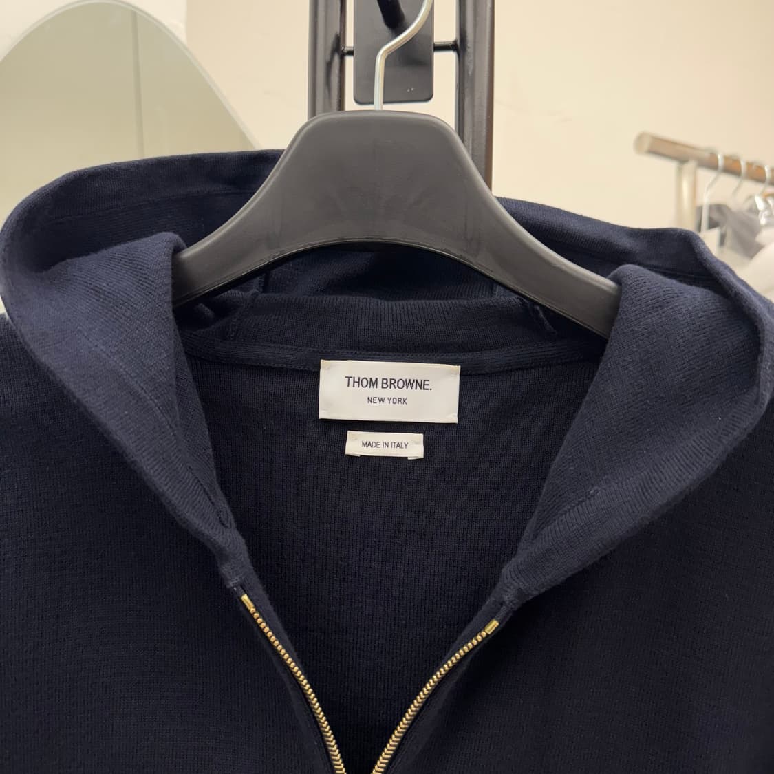 [4] 톰브라운 밀라노 암밴드 금장 후드집업 상품이미지3