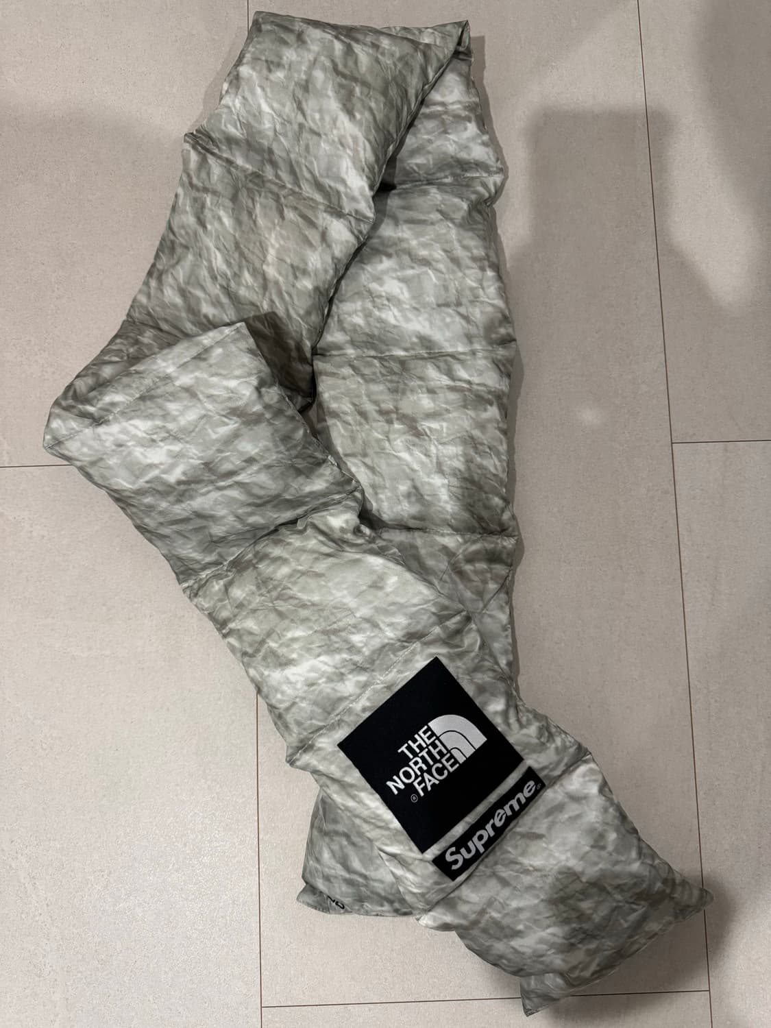 슈프림 x 노스페이스 콜라보 패딩 목도리 상품이미지1