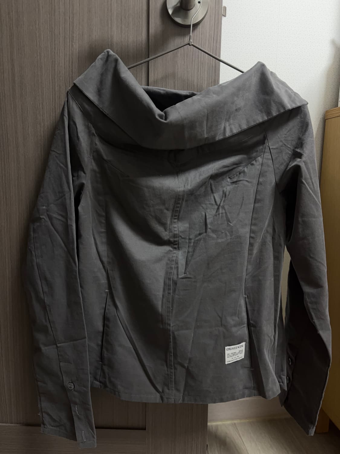 시눈 Off-Shoulder Buttoned Blouse  상품이미지2