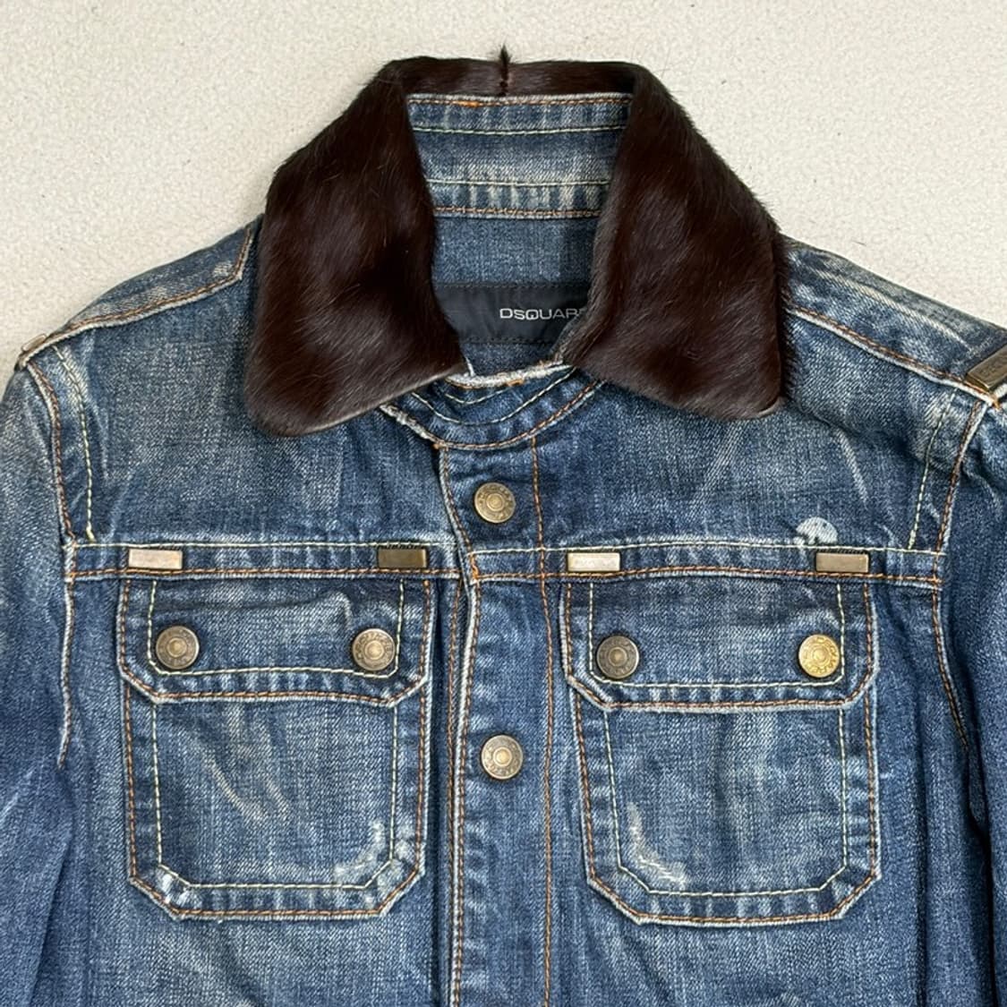 DSQUARED2 포니헤어 카라 크롭 클래식 데님자켓 38 상품이미지3