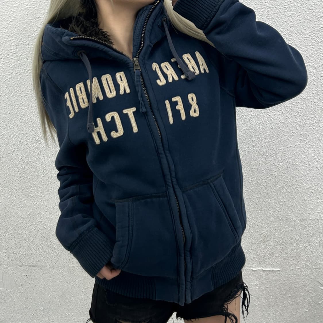 아베크롬비 센터로고 네이비 울프죠 후드집업 M 상품이미지1