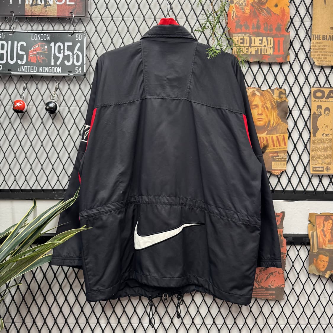 90s 나이키 올드스쿨 바람막이 후면 빅 스우시 포인트 레드 블랙 상품이미지2