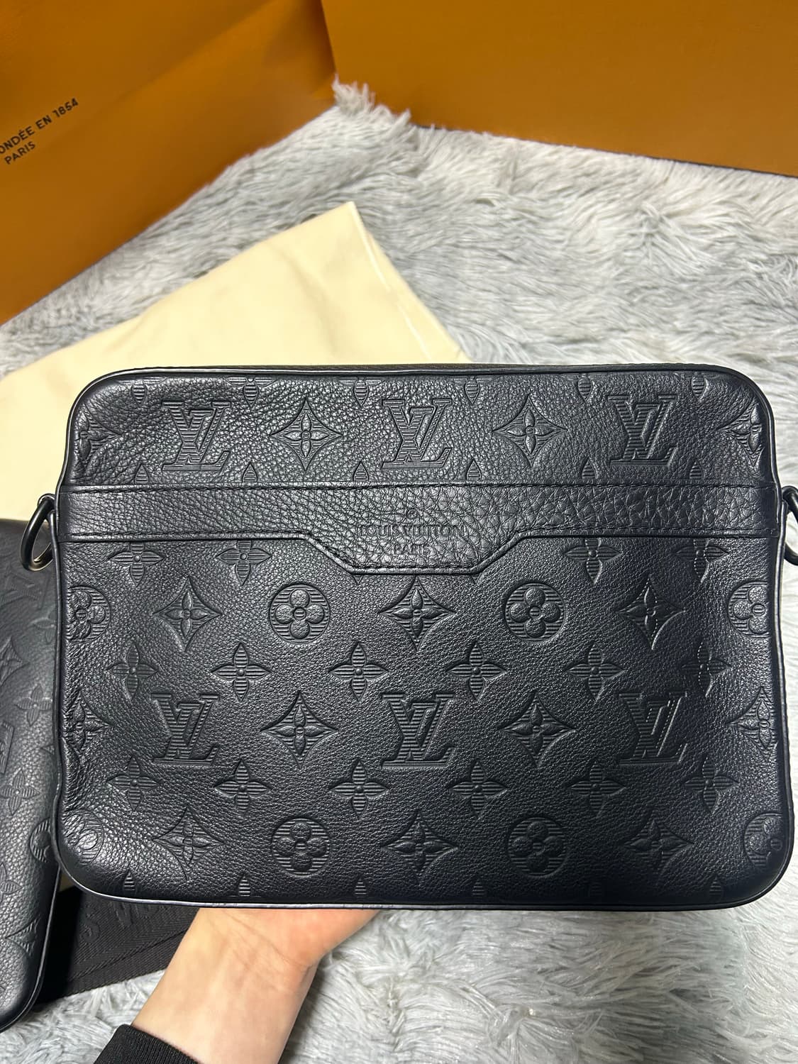 [풀구성/신형] 루이비통 쉐도우 트리오 메신저백 상품이미지3