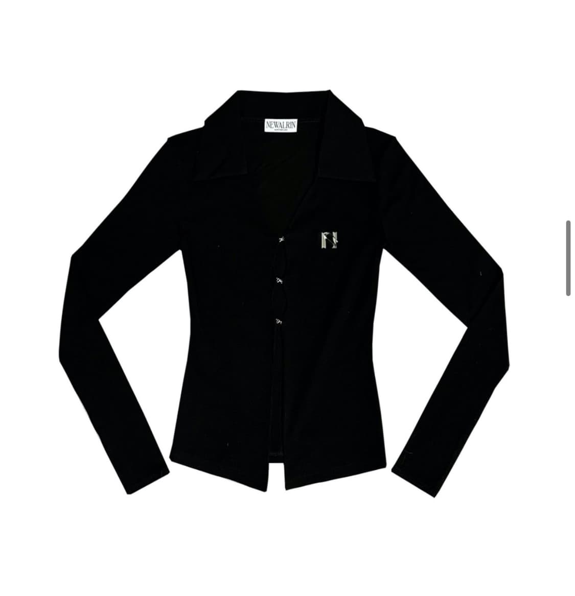 (새상품)뉴얼린 엠블럼 셔츠 탑 블랙 Emblem Shirt Top 상품이미지1