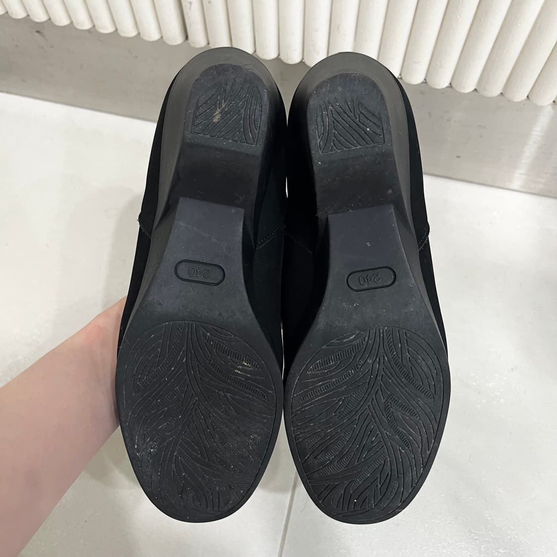 [240] 가이거 소가죽 스웨이드 펌프스 힐 상품이미지9