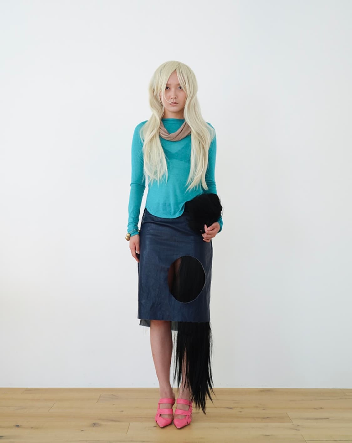 푼크툼 “O" skirt on blue 상품이미지3