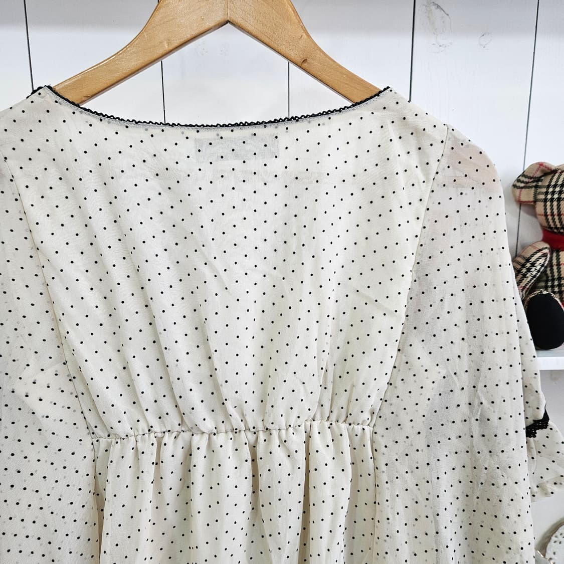 (CECIL McBEE) 도트 쉬폰 레이스 케이프 블라우스 상품이미지5