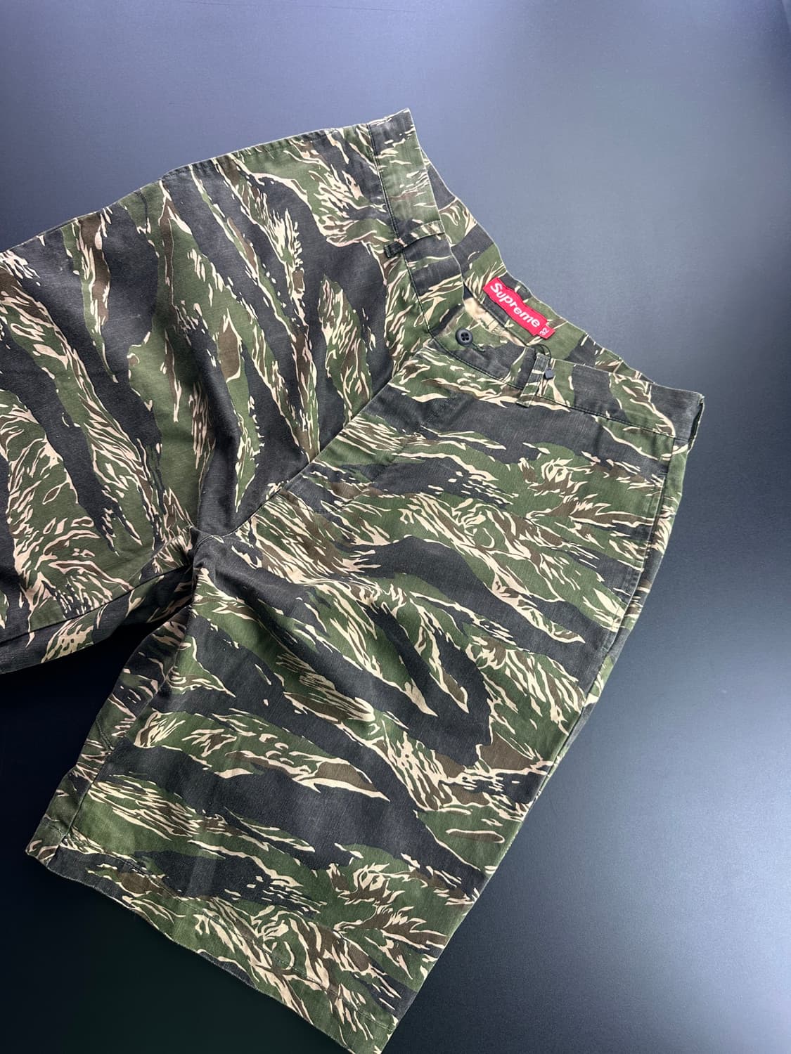 Supreme tiger camo chino shorts 상품이미지2