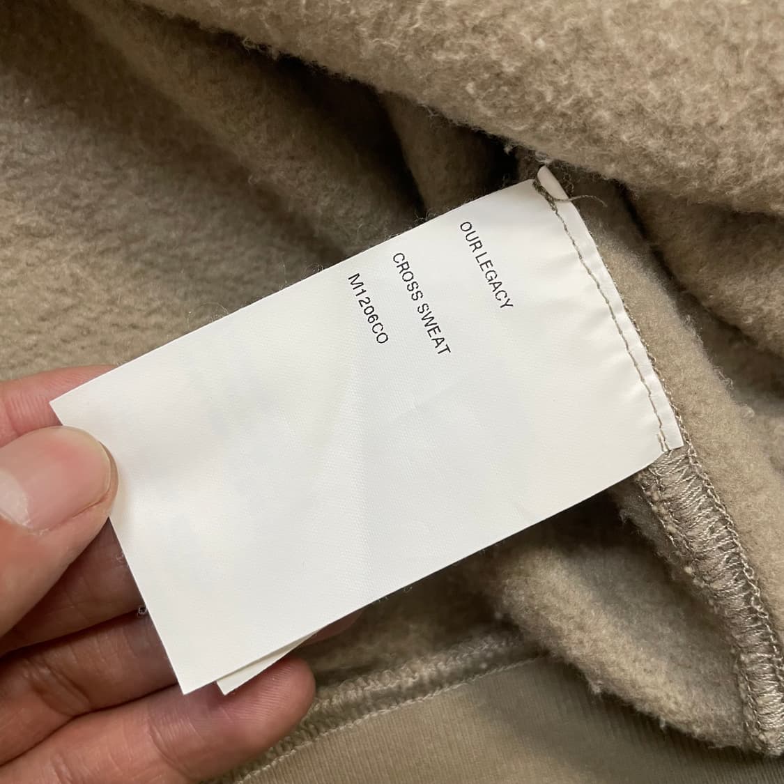 아워레가시 크로스 크루넥 맨투맨 베이지 상품이미지5