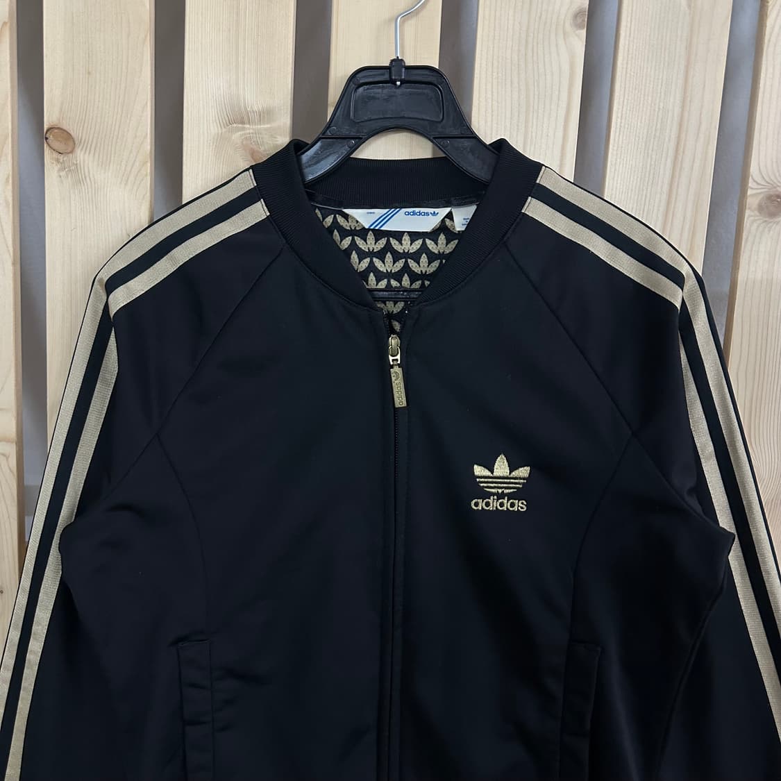 (S) 아디다스 블랙 골드 스티치 빅로고 져지 트랙탑 상품이미지4