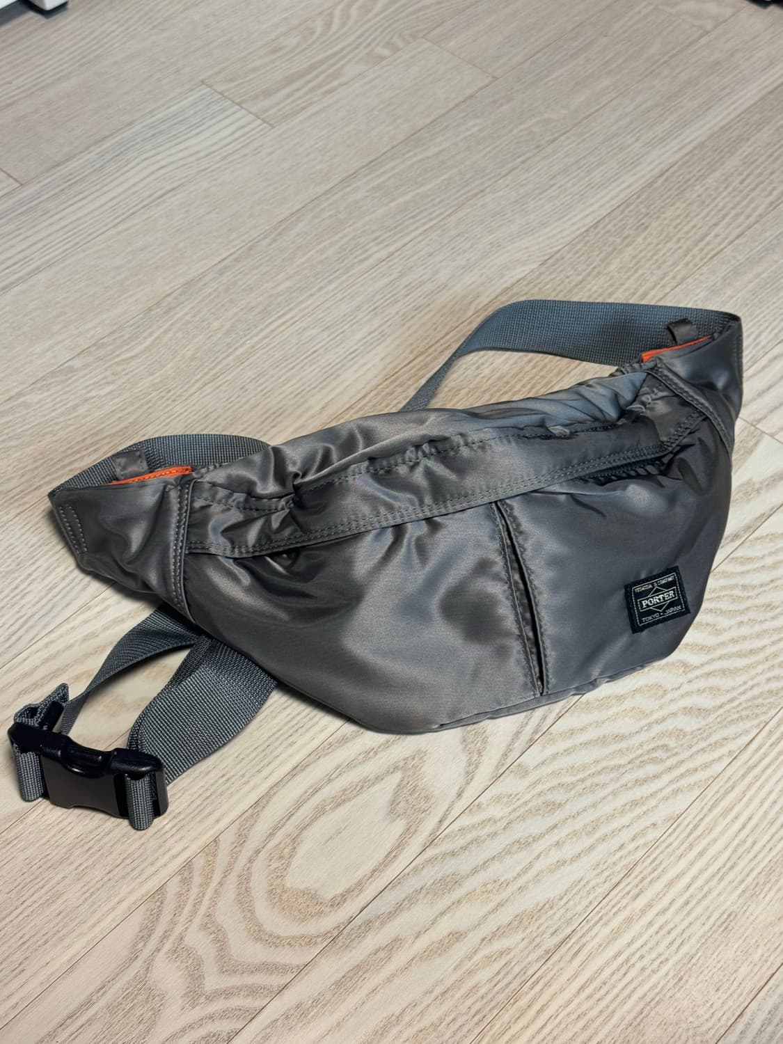 포커 탱커 웨이스트백 실버그레이 상품이미지1