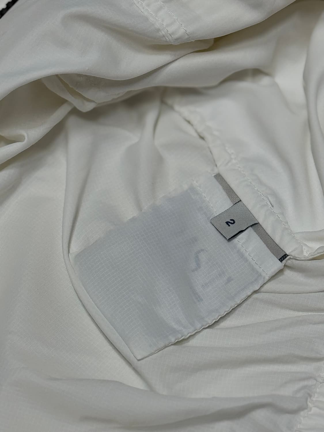 Moncler White Sleeve  Hooded Shell Jacke 상품이미지8