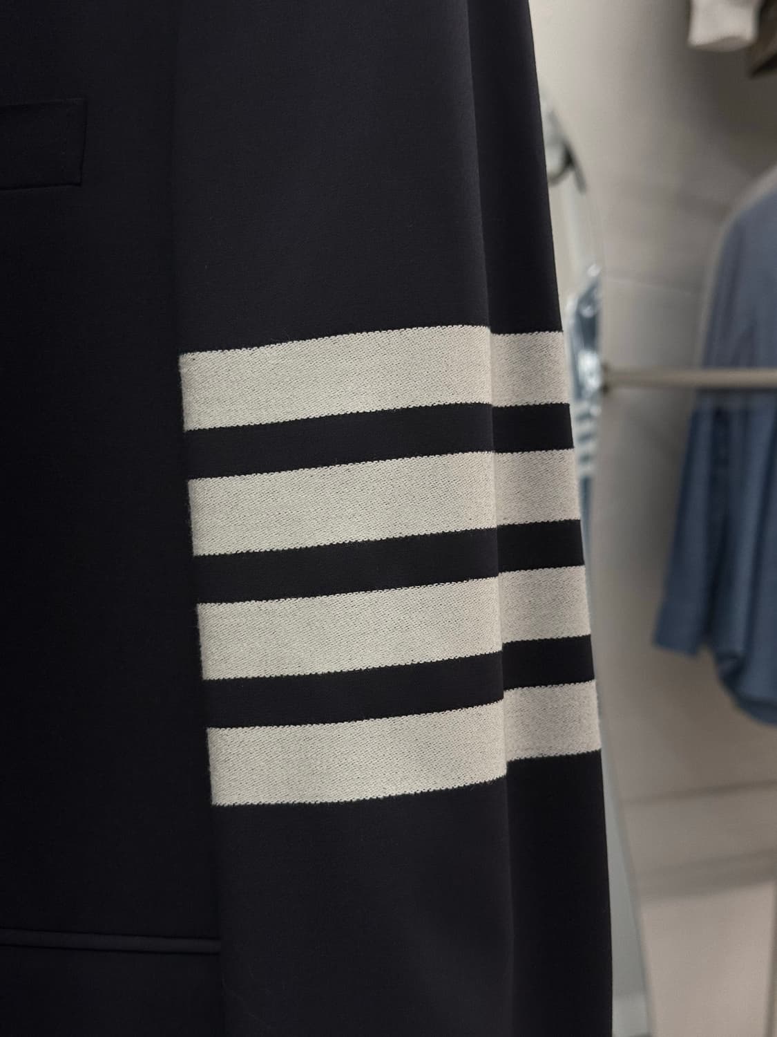 [4] 톰브라운 사선완장 울 블레이저 자켓 상품이미지3