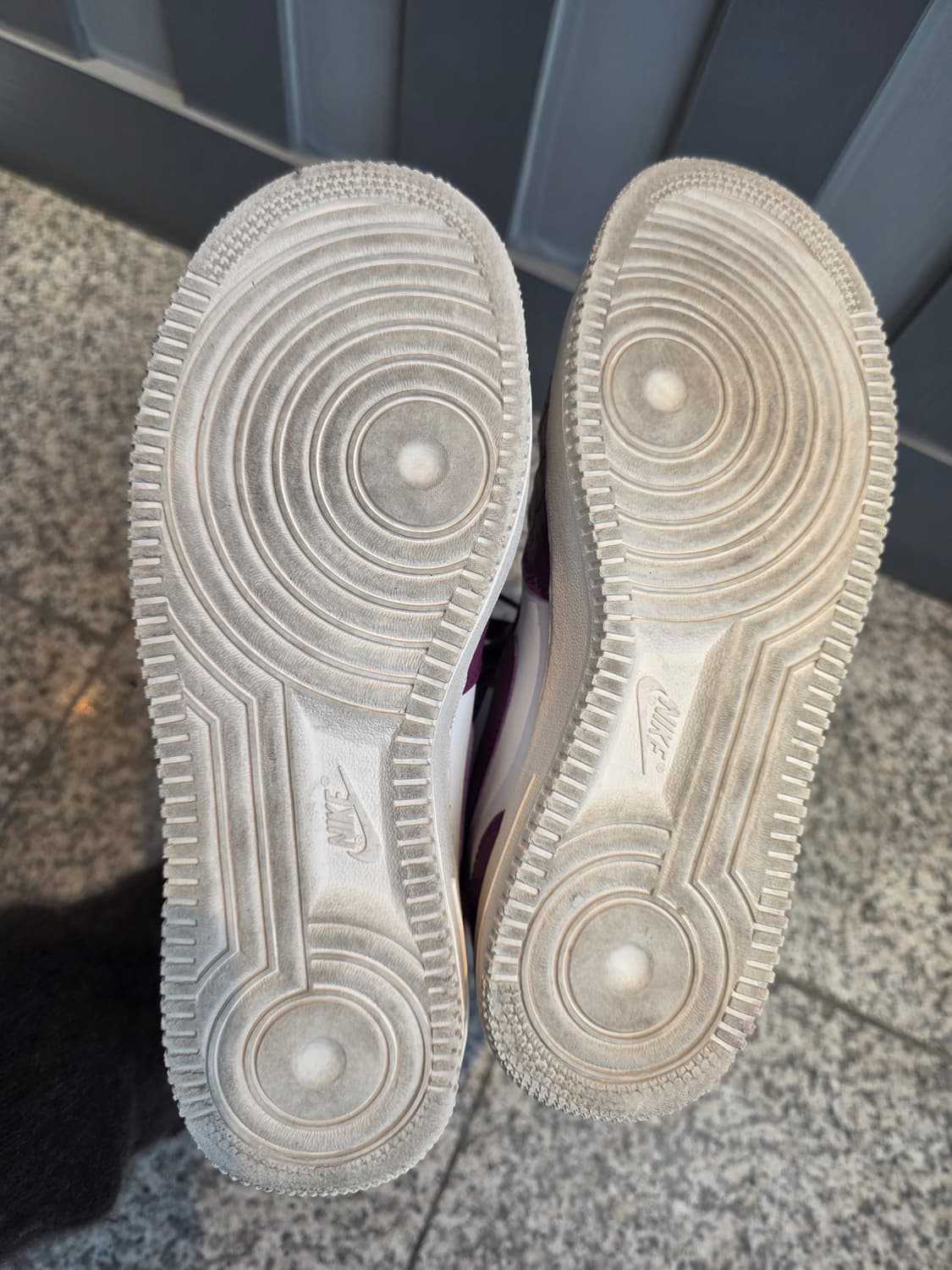 신발은 나이키 우먼스 에어 포스 1 미드 '07 도쿄 03 바이오테크 상품이미지9