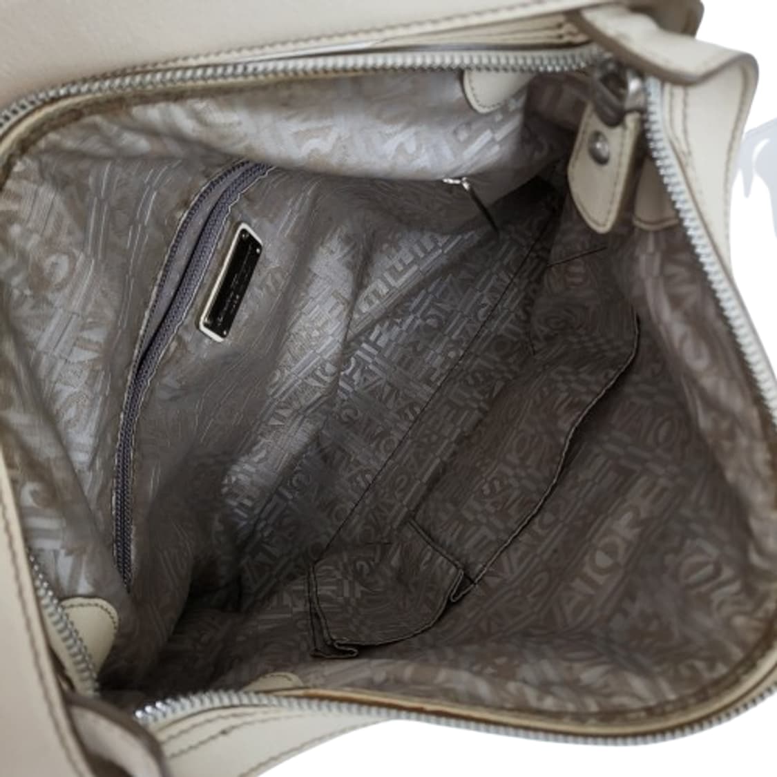 정품 페라가모 간치니 벨티드 가죽 숄더백 상품이미지10