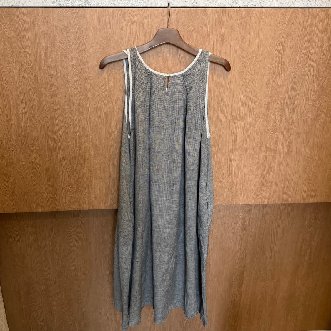 빈티지 라운드넥 슬리브리스 롱 원피스 잔체크 패턴 디테일 블랙 상품이미지2