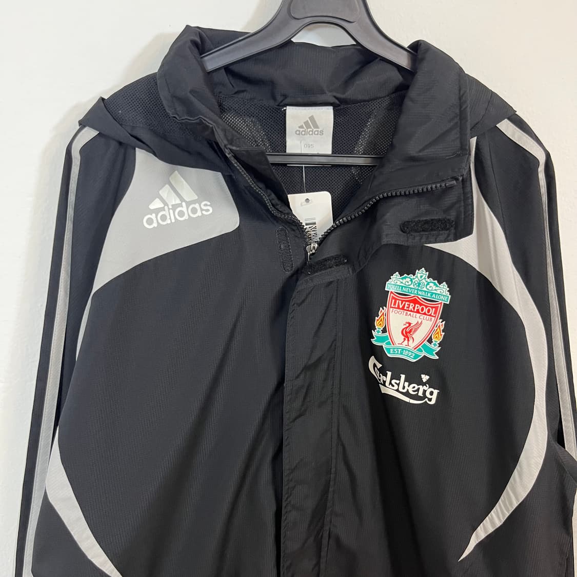 Adidas Liverpool windbreaker 상품이미지5
