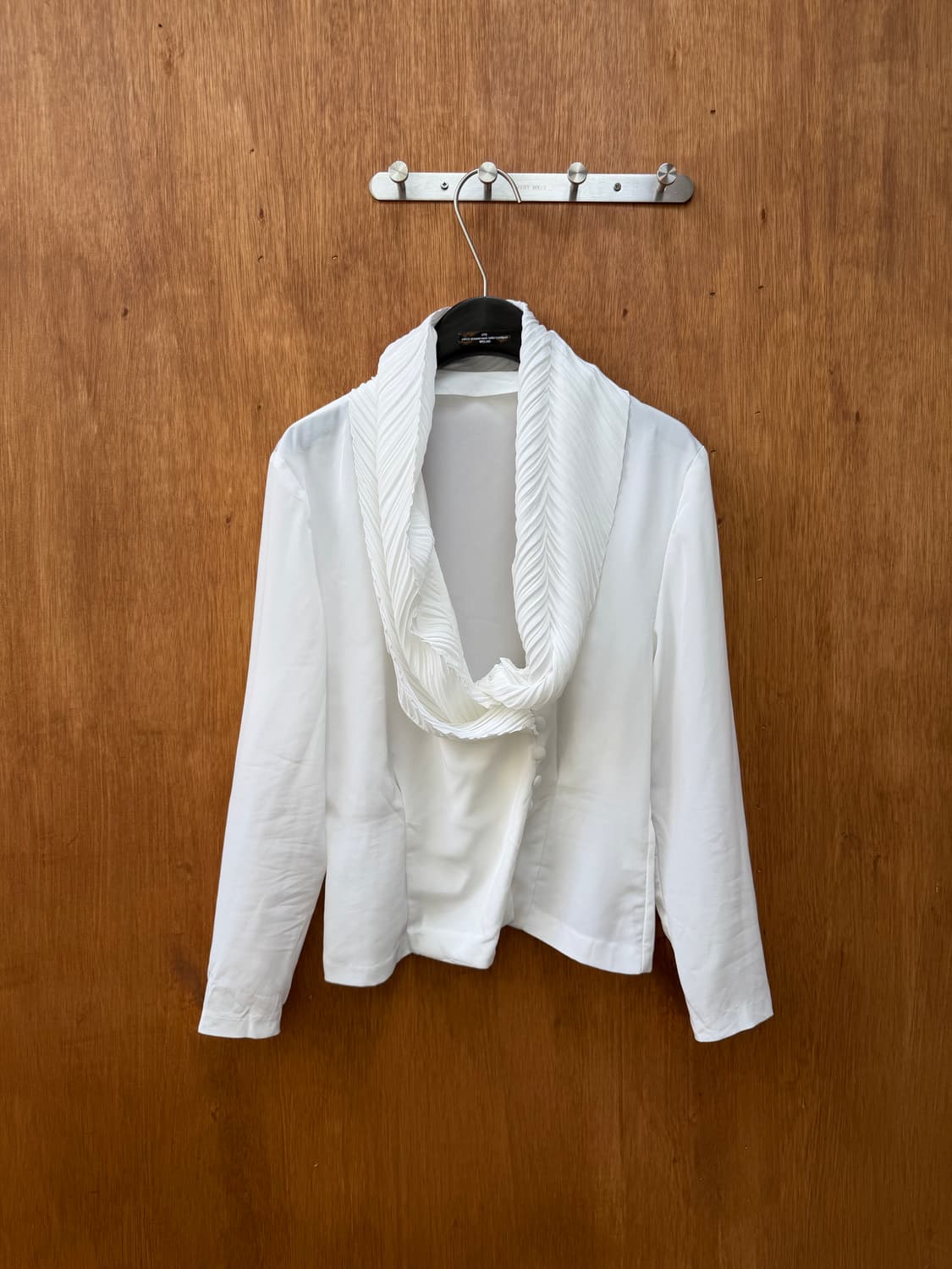 플리츠 드레이프 넥 칼라 블라우스 상품이미지1