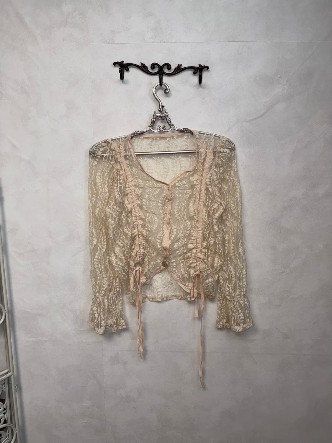 Pink beige ethnic lace shirring blouse 상품이미지1