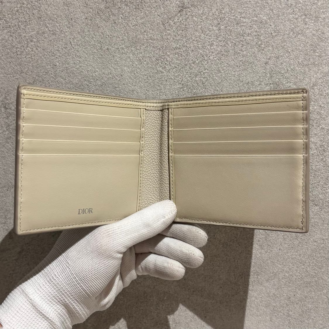A+ OS사이즈 디올 그래비티 반지갑 화이트 상품이미지6