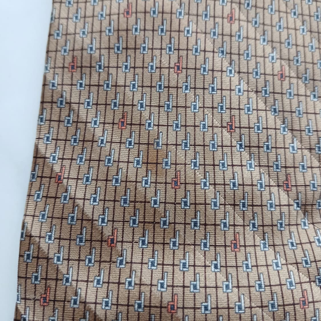 던힐 실크 베이지 기하 패턴 넥타이 9.7cm A등급  A18773
 상품이미지8