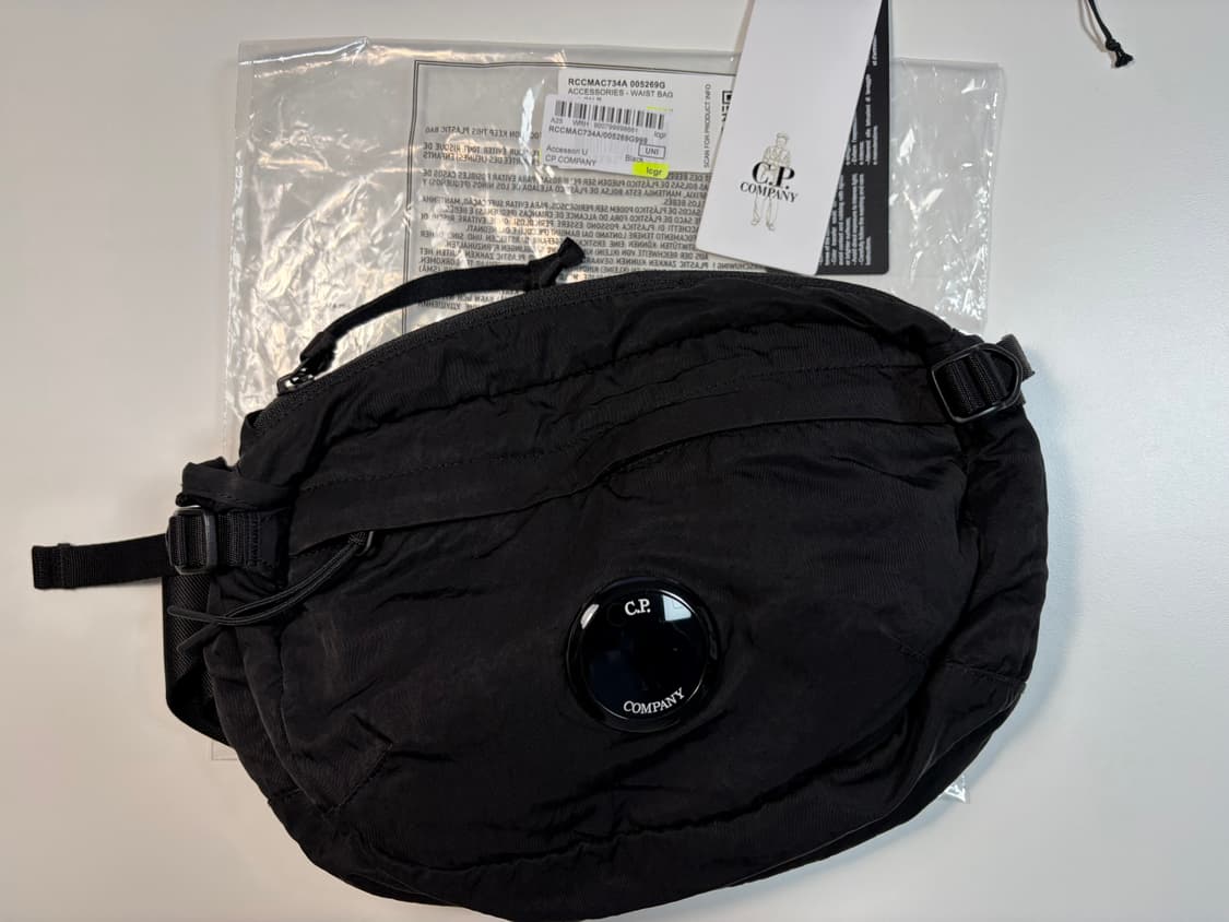 cp컴퍼니 크로스백 상품이미지1
