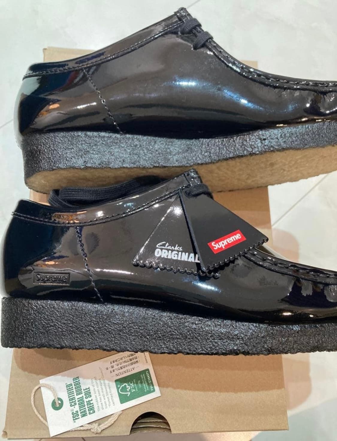 클락스 x 슈프림 페이턴트 레더 왈라비 블랙 새상품 상품이미지3