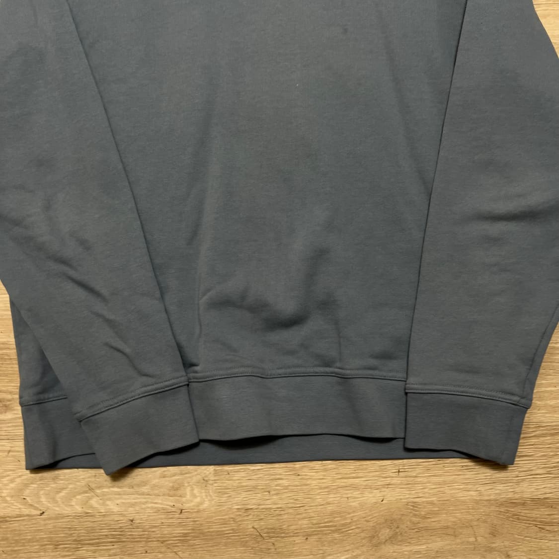 코스 미니멀 맨투맨 크루넥 티셔츠 [그레이쉬 블루] L/100 상품이미지3