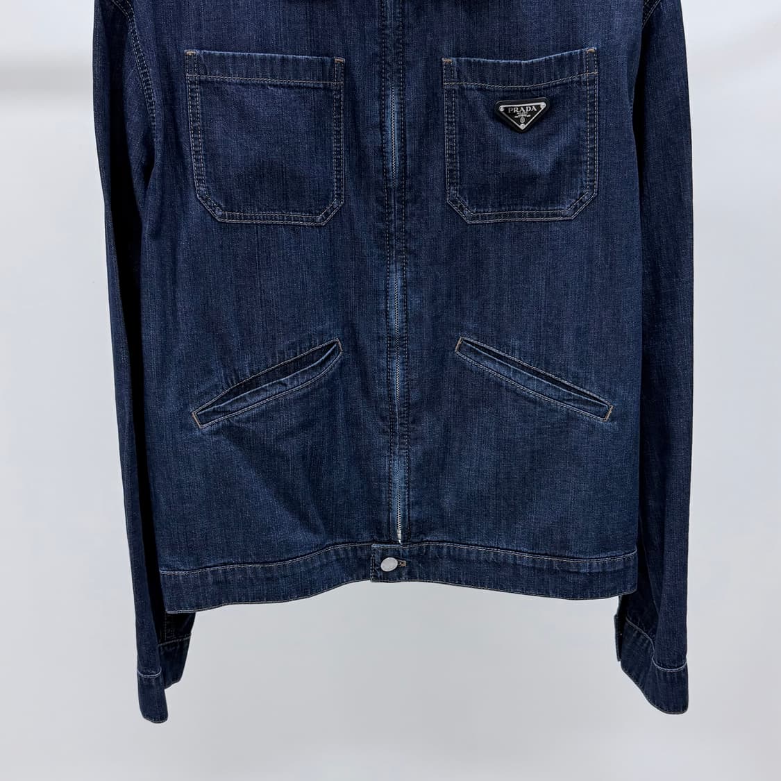 [S급/L] 프라다 삼각로고 라이트 데님 블루종 청자켓 상품이미지4