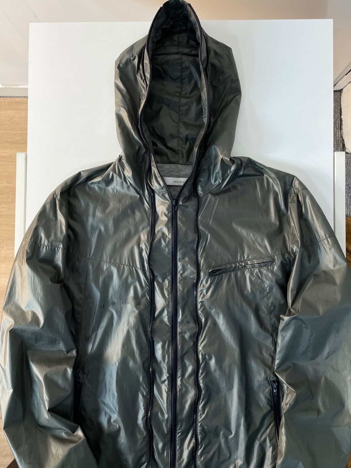 솔리드 옴므 글로시 풀 집업 바람막이  상품이미지1