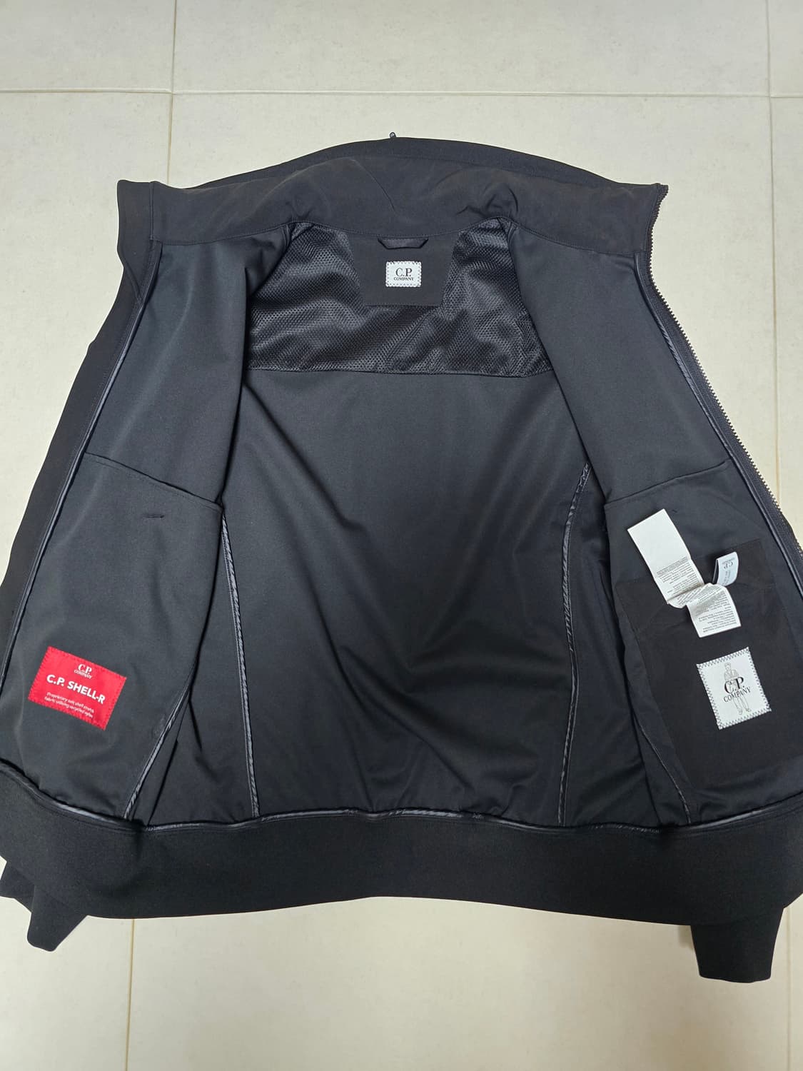 C.P. Company 블랙 쉘 자켓 상품이미지2