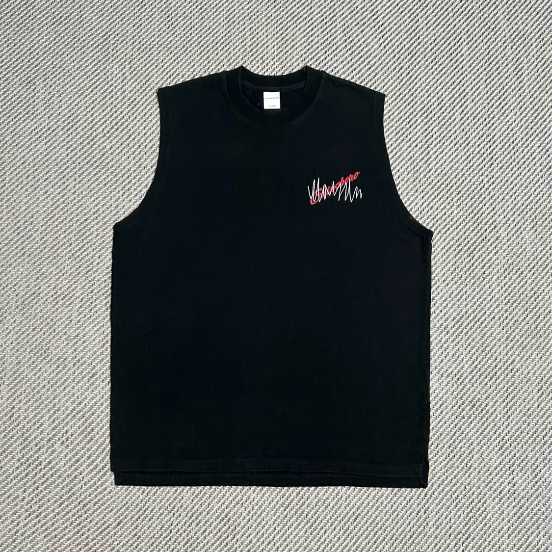 [L] Gainsboro 게인스보로 블랙 라운드 나시 상품이미지1