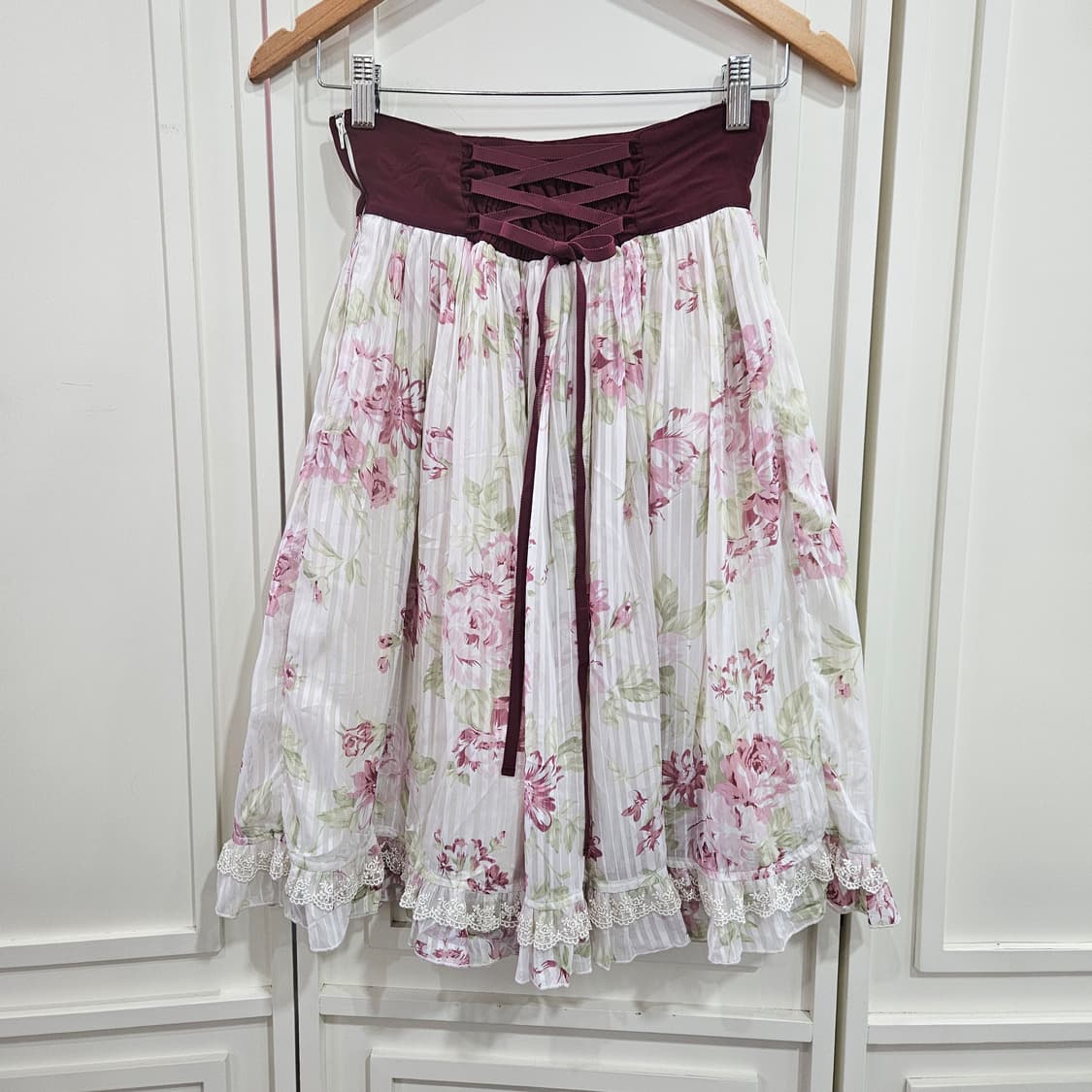 엑시즈팜(axes femme) 앤틱 쉐비 와인핑크 로즈 레이스 스커트 상품이미지1