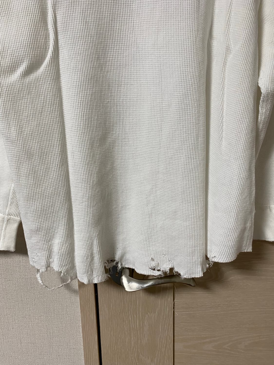 안셀름 데미지 와플 롱슬리브 화이트 1사이즈 상품이미지9