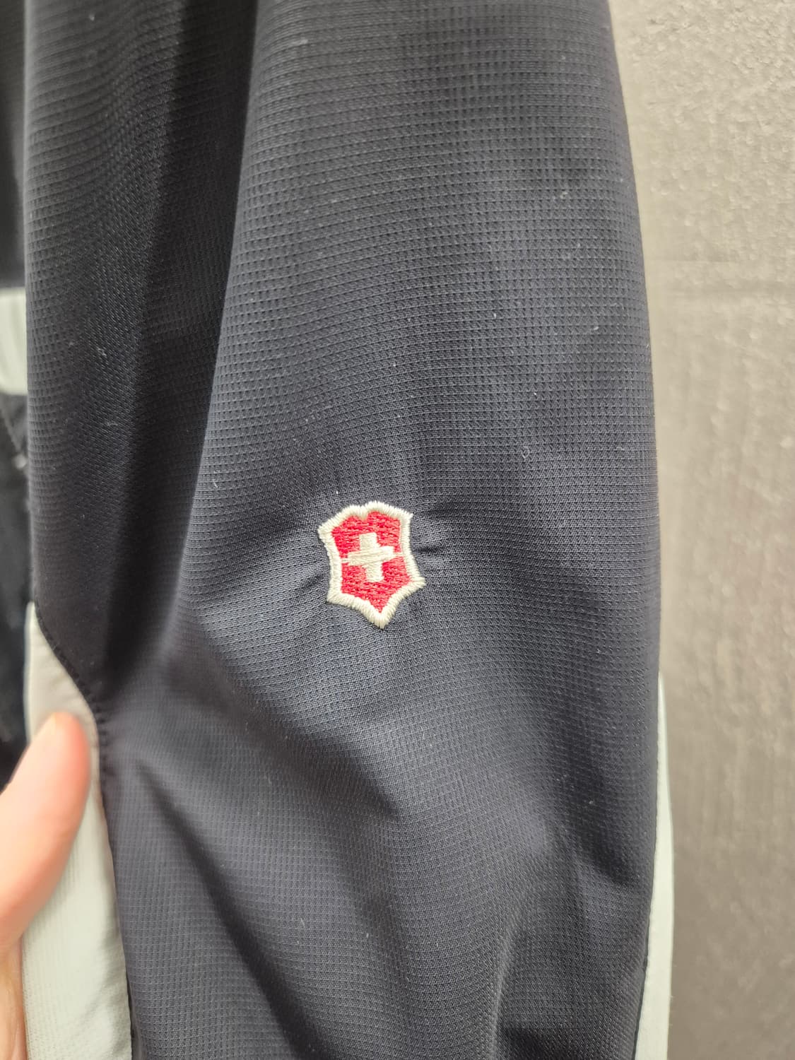 빅토리녹스 바람막이 자켓 M 네이비 상품이미지4